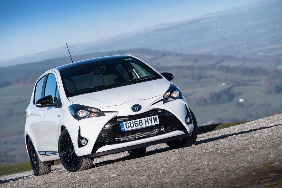  Toyota Yaris Hybrid GR Sport 2019 года  (UK) (фото 9 из 40)